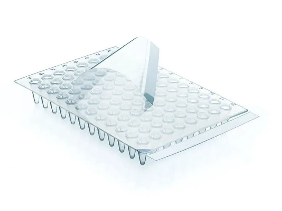 普兰德 PCR 套装，96 孔板和封板膜, PP, 孔缘 未升高的, 包含50张封板膜，用于qPCR，聚酯材质, BIO-CERT ® PCR QUALITY