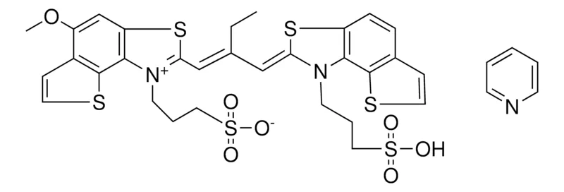 Sigma-Aldrich 3-(5-METHOXY-2-{(1E)-2-[(Z)-(1-(3-SULFOPROPYL)THIENO[2,3-E][1,3]BENZOTHIAZOL-2(1H)-YLIDENE)METHYL]-1-BUTENYL}THIENO[2,3-E][1,3]BENZOTHIAZOL-1-IUM-1-YL)-1-PROPANESULFONATE COMPOUND WITH PYRIDINE，AldrichCPR