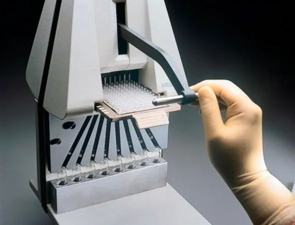 默克密理博 Packard Top Count Adapter for MultiScreenHTS 96-well plate,用于MultiScreen HTS 96孔板的Packard Top Count适配器。