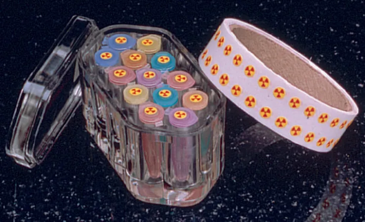 Sigma-Aldrich Indicator dots, “Radiation”，每卷1000点包装