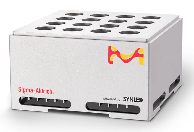 Sigma-Aldrich SynLED Parallel Photoreactor UV，使用365 nm LED